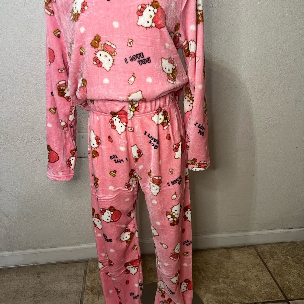 Hello Kitty Fleece Pajama Set in Pink